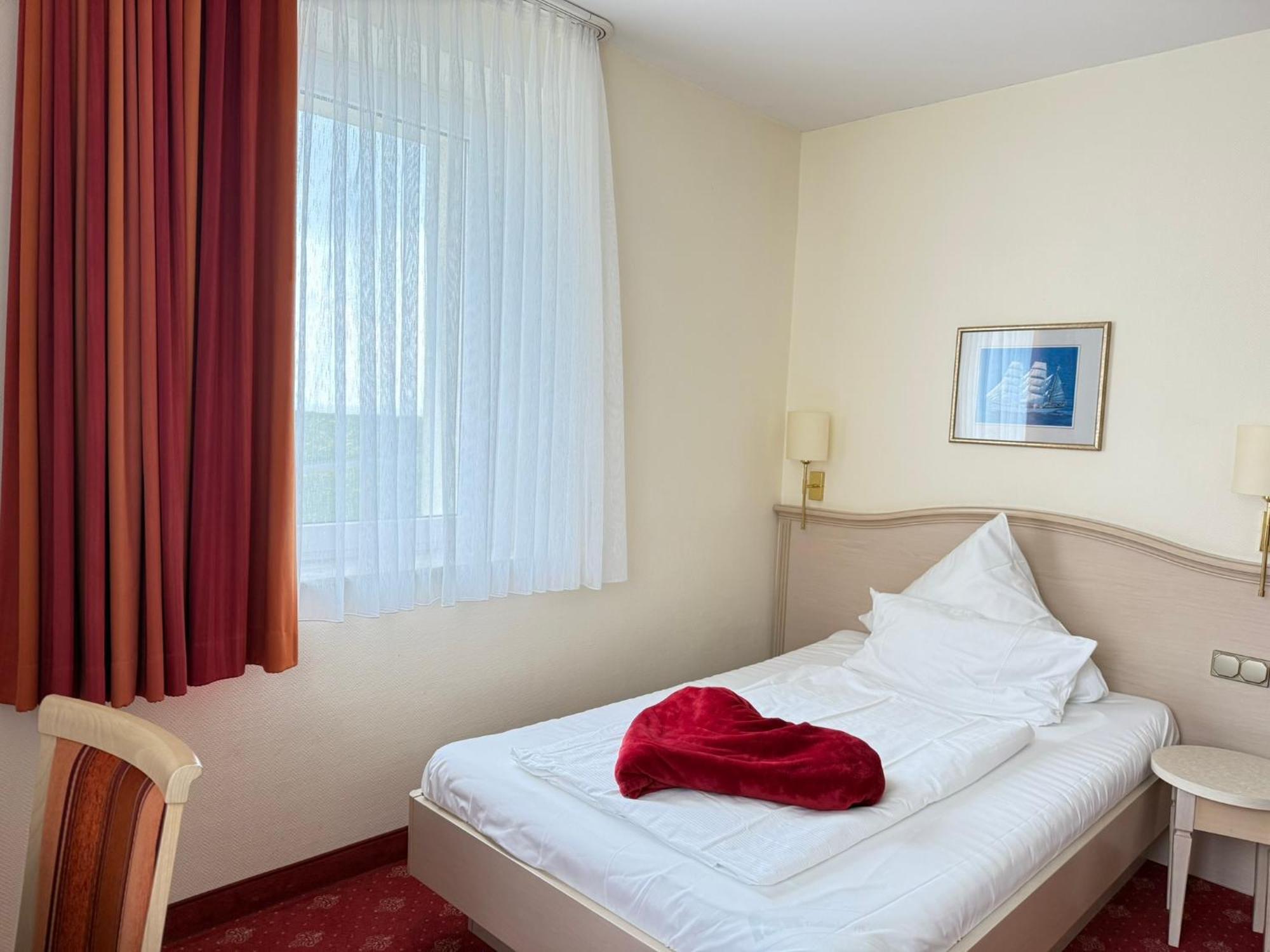 Seehotel Neue Liebe คุกซ์ฮาเวน ภายนอก รูปภาพ
