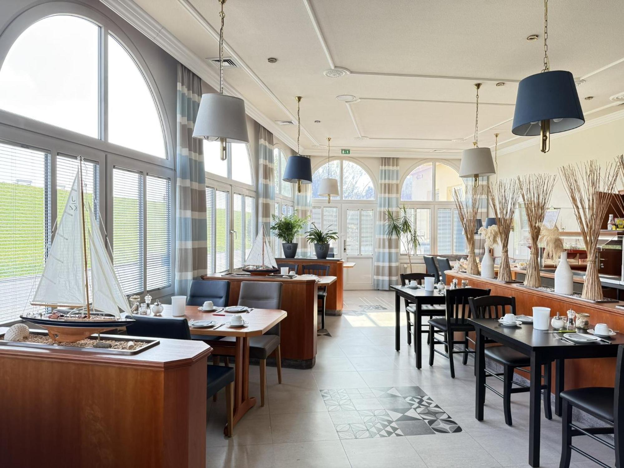 Seehotel Neue Liebe คุกซ์ฮาเวน ภายนอก รูปภาพ