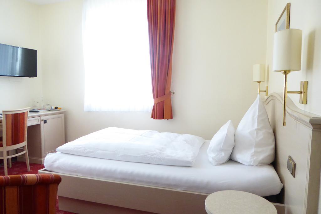 Seehotel Neue Liebe คุกซ์ฮาเวน ภายนอก รูปภาพ